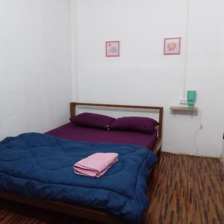 Bami Hostel Тхахек Екстериор снимка