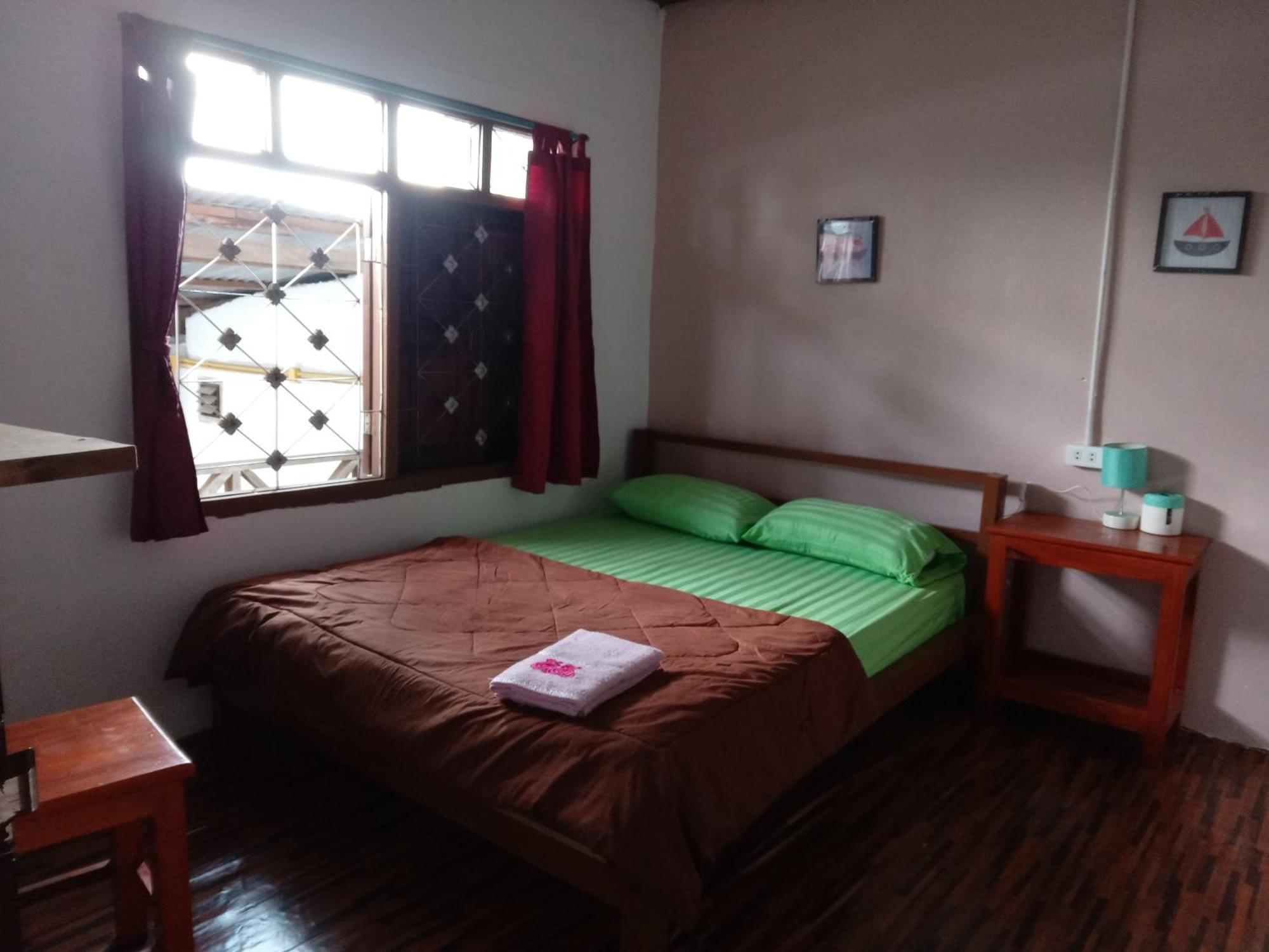 Bami Hostel Тхахек Екстериор снимка