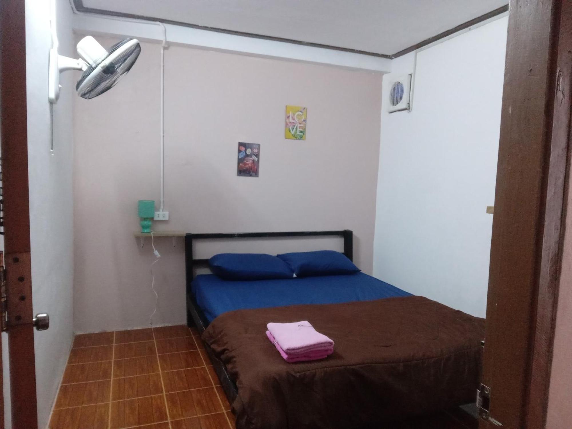 Bami Hostel Тхахек Екстериор снимка