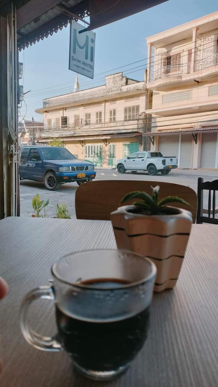 Bami Hostel Тхахек Екстериор снимка