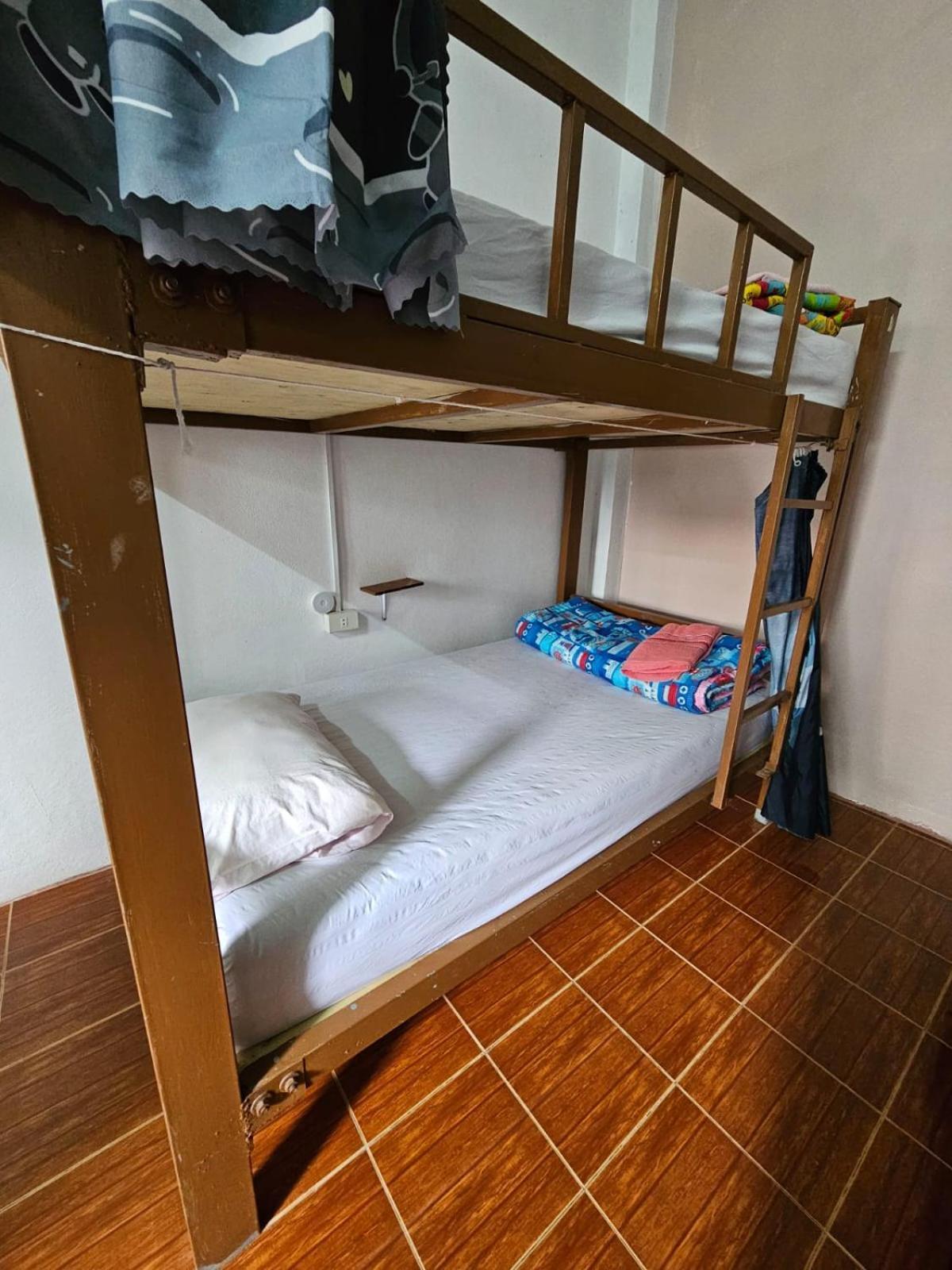 Bami Hostel Тхахек Екстериор снимка