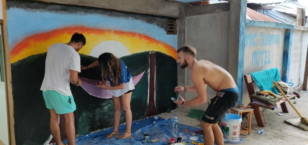 Bami Hostel Тхахек Екстериор снимка