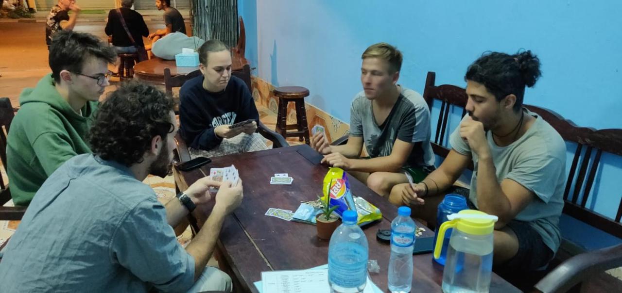Bami Hostel Тхахек Екстериор снимка